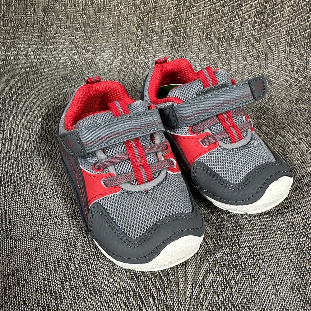 NWOT Stride Rite Kylo Grey & Red Baby Shoes 5M - Picture 2 of 4